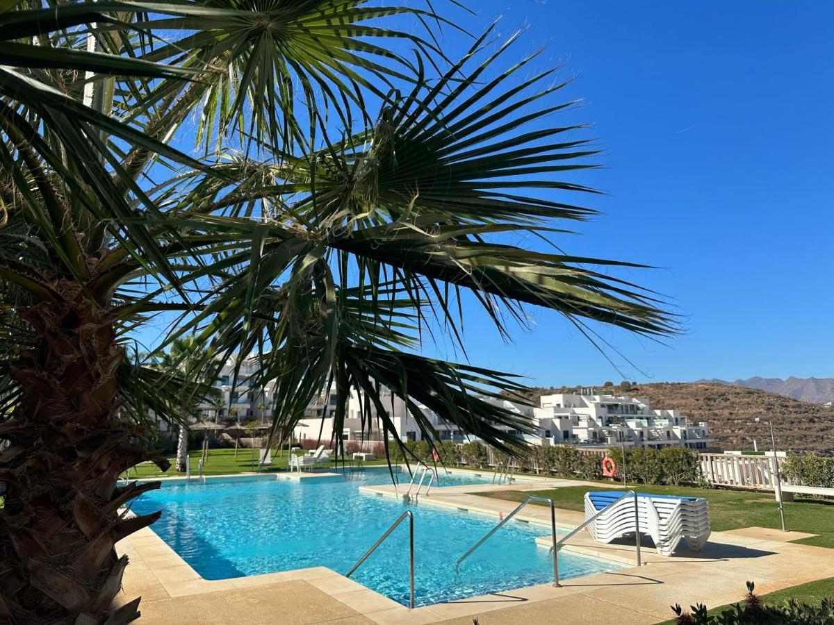 2-Bedroom-Apartment With A Terrace, Pool, Gym Малага Экстерьер фото