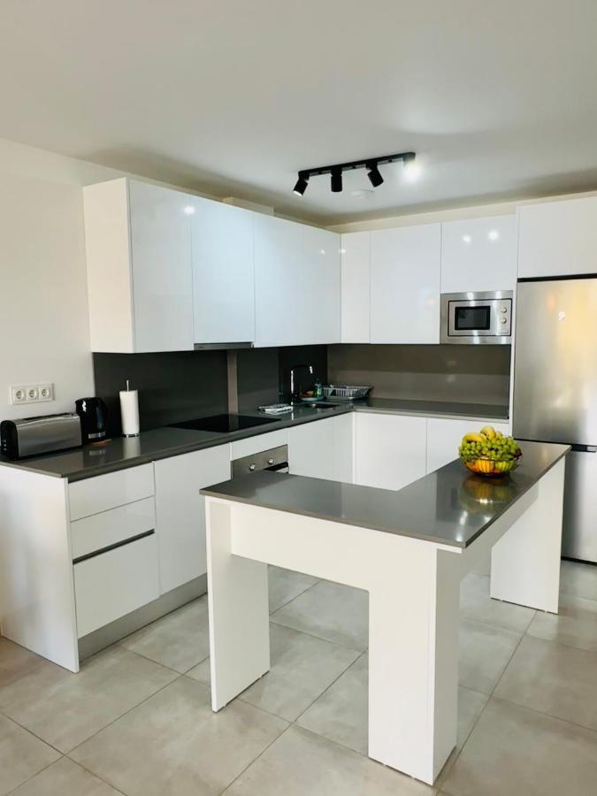 2-Bedroom-Apartment With A Terrace, Pool, Gym Малага Экстерьер фото